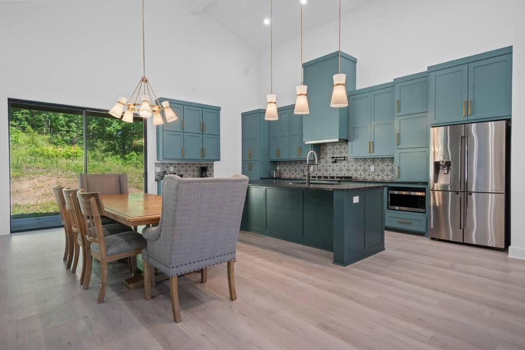 הוילה הוט ספרינגס Modern Retreat 10 Min-Oaklawn Bbq Grill Pavillion Kids Playground מראה חיצוני תמונה